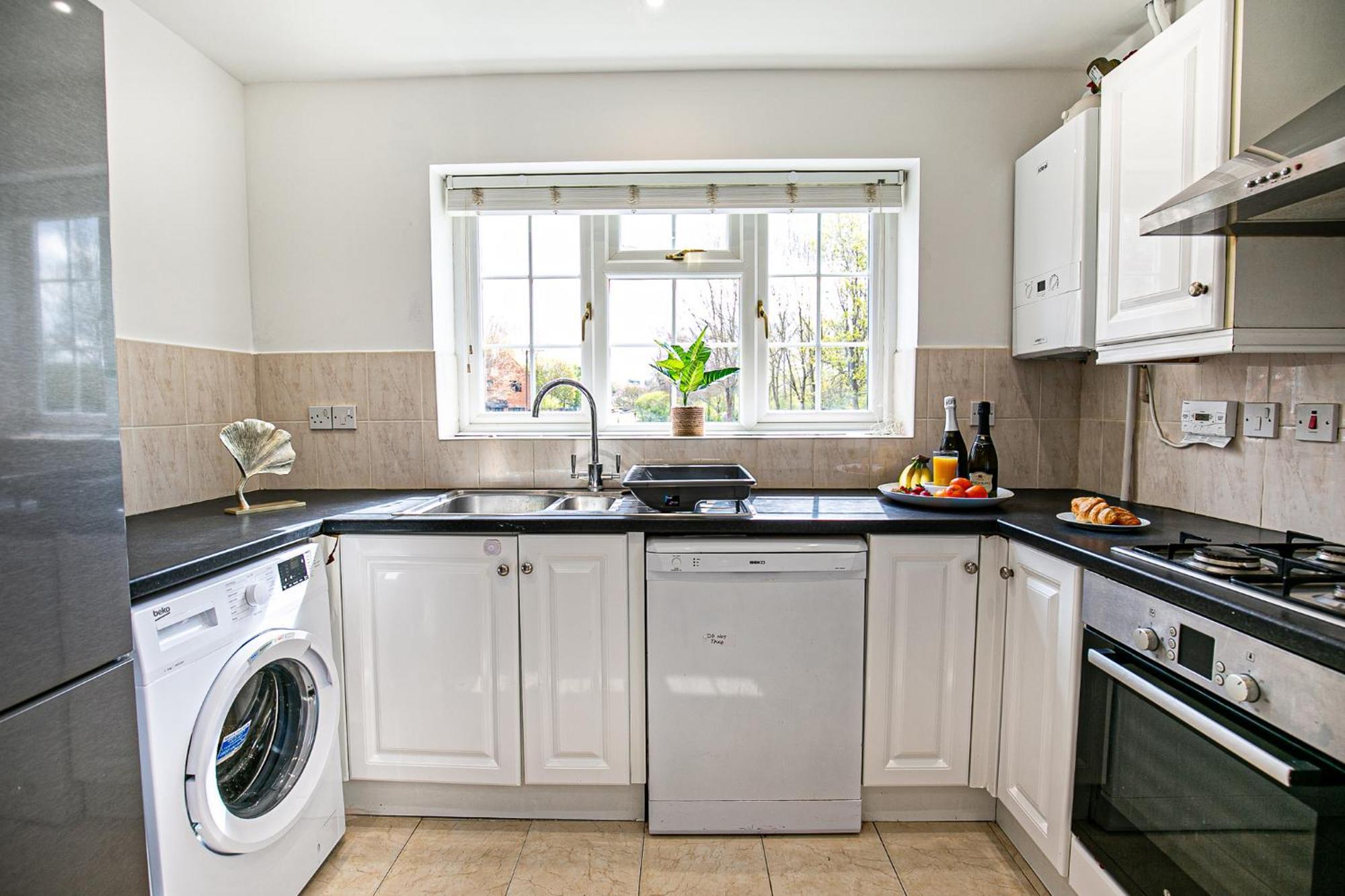 For Families And Contractors With Private Parking Holiday home Milton Keynes