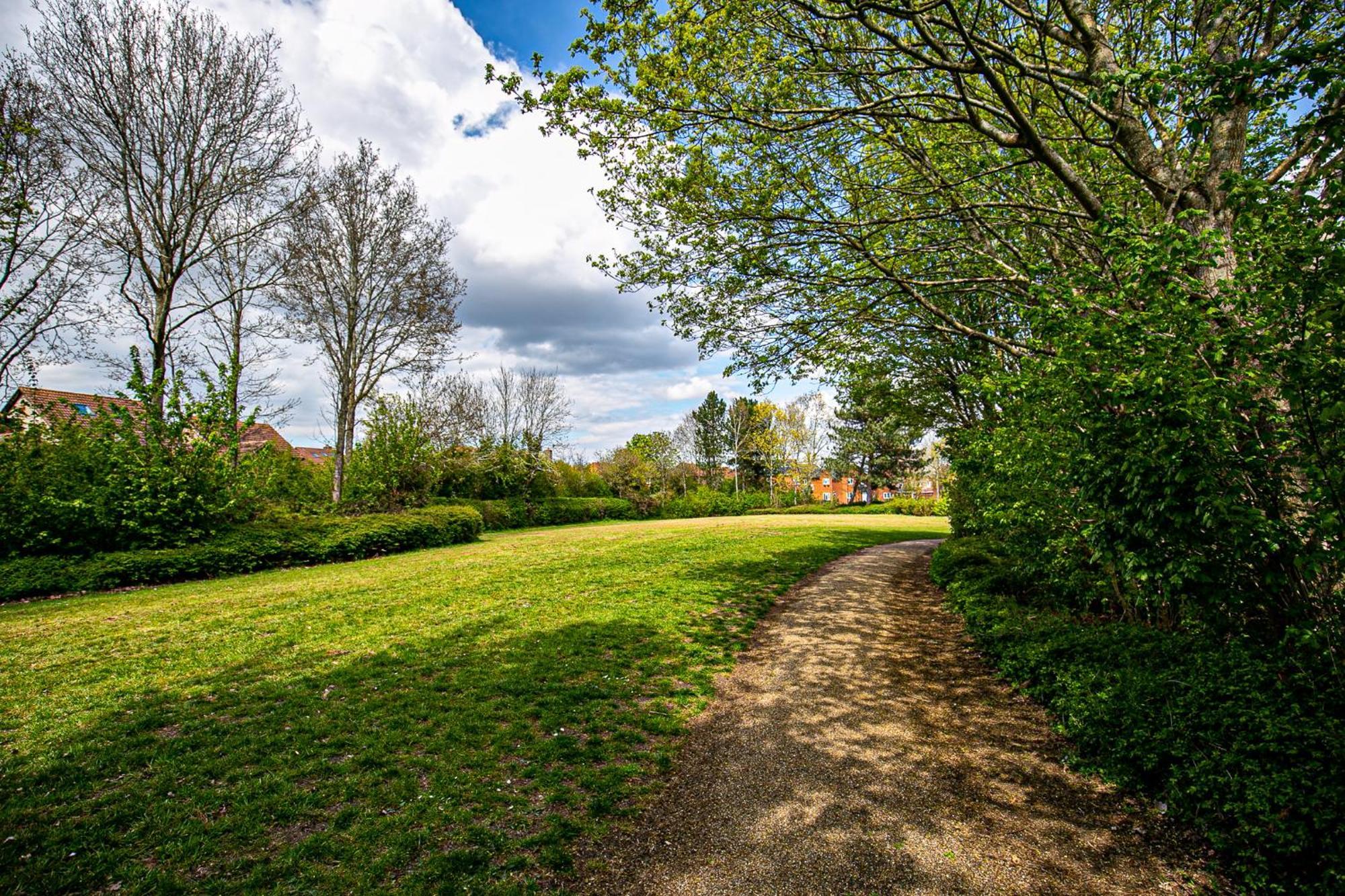 Holiday home For Families And Contractors With Private Parking Milton Keynes