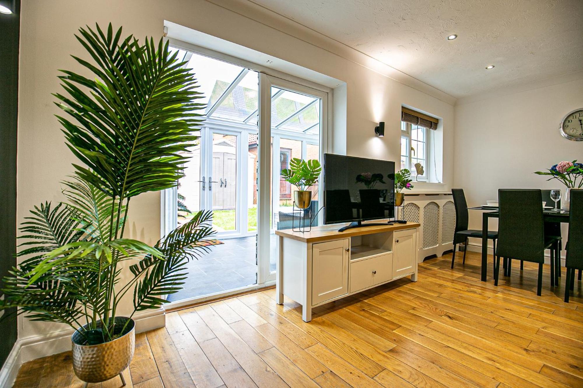 For Families And Contractors With Private Parking Holiday home