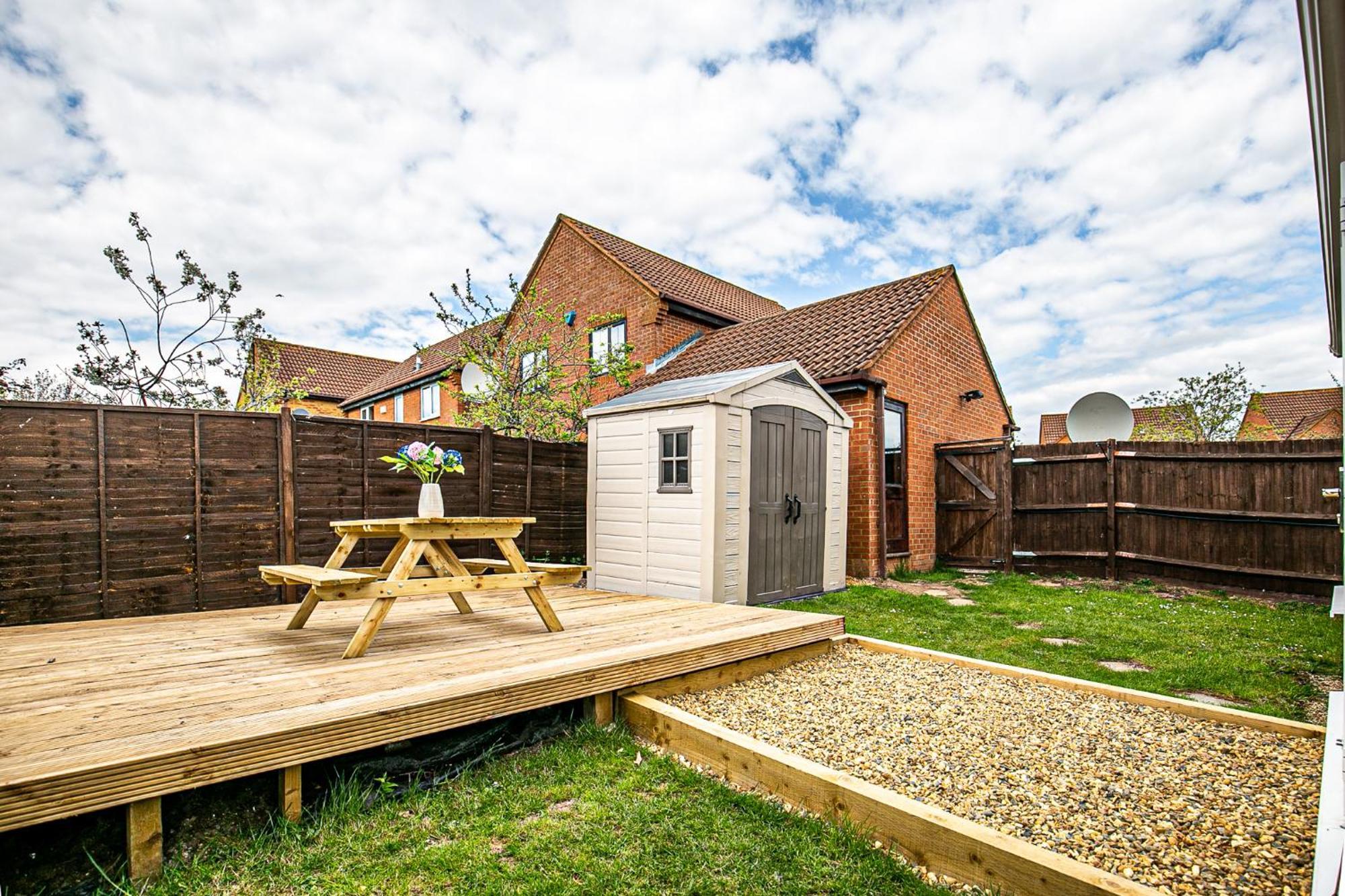 For Families And Contractors With Private Parking * Milton Keynes