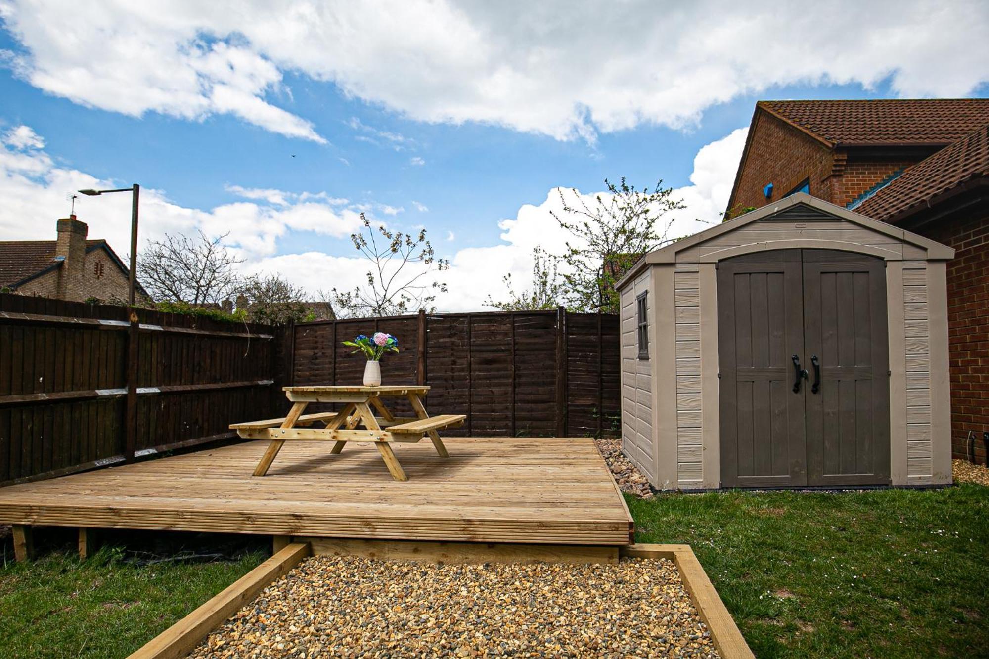 For Families And Contractors With Private Parking Milton Keynes