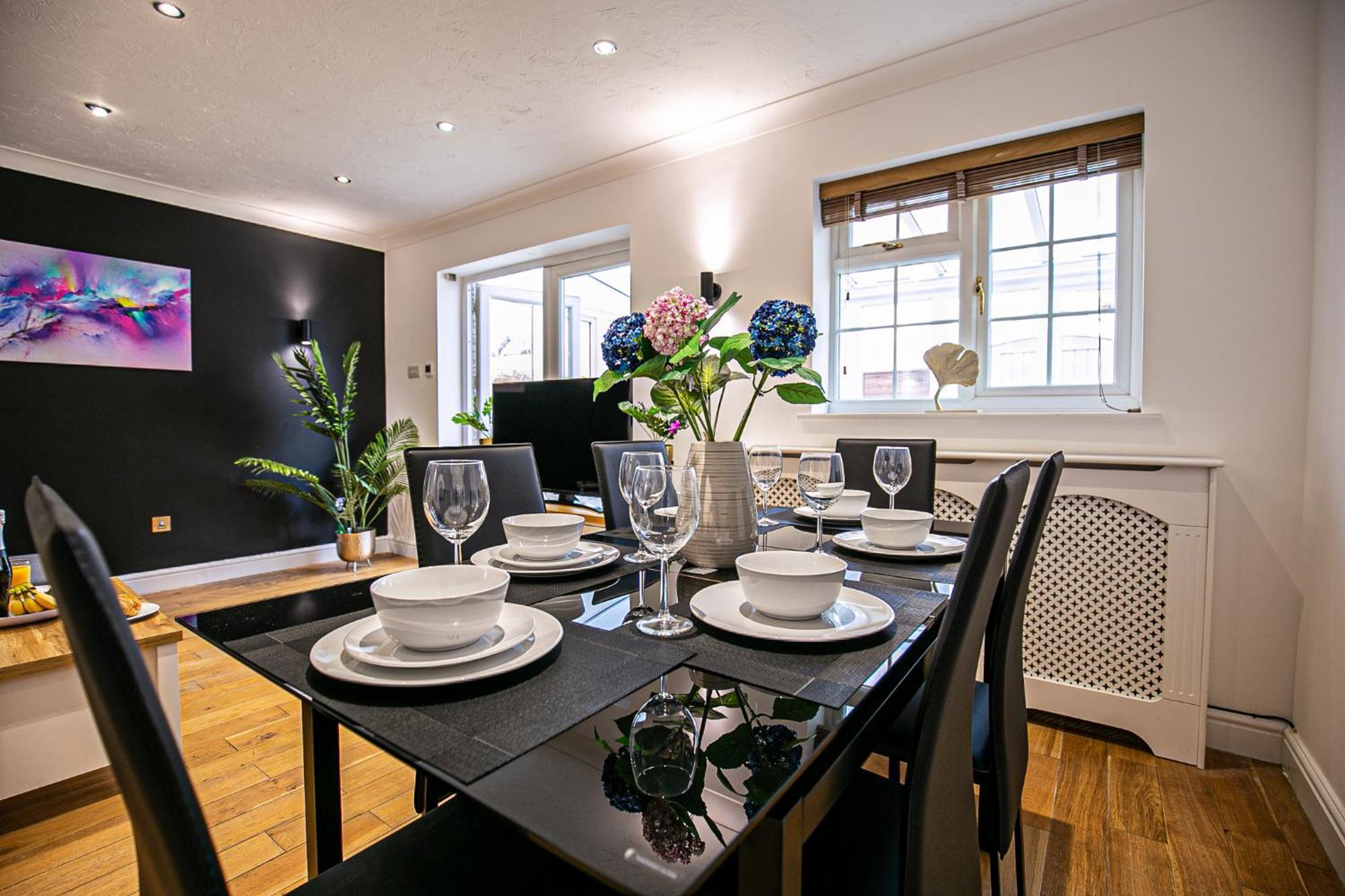 Holiday home For Families And Contractors With Private Parking *