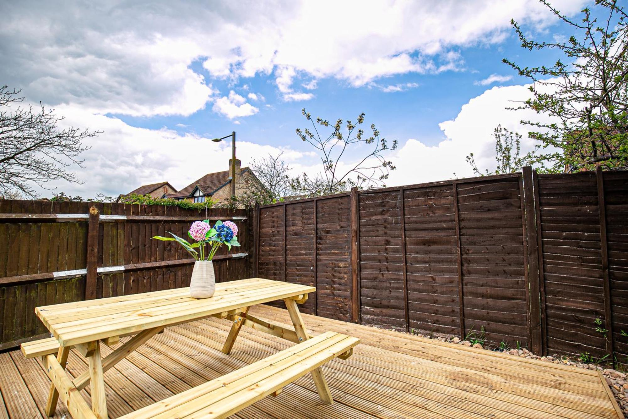 For Families And Contractors With Private Parking Holiday home